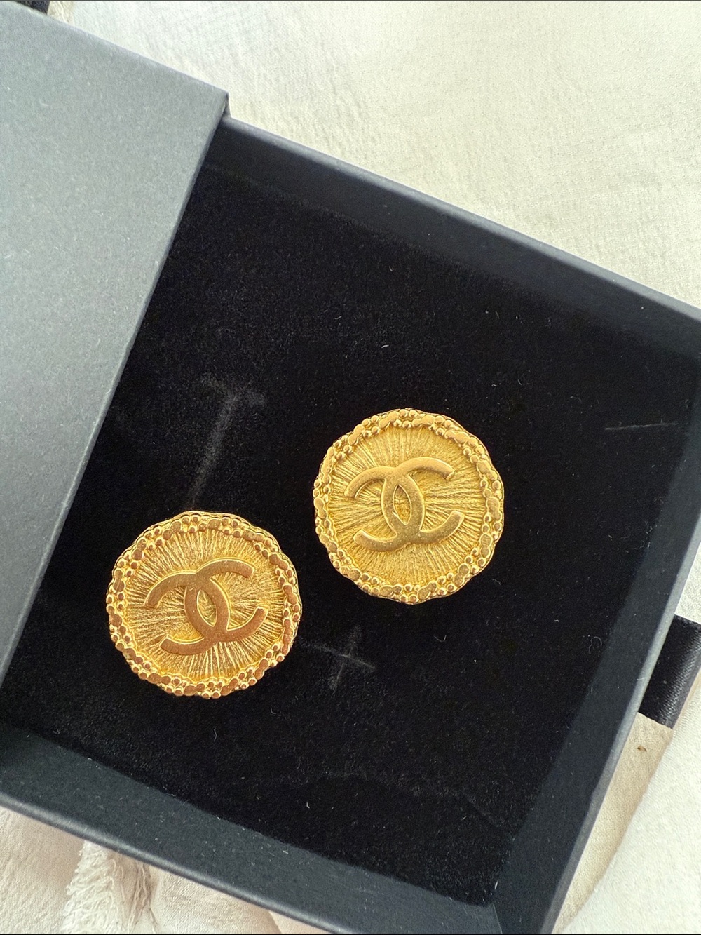 Chanel Vintage Gold Earrings - Picture 3 of 13